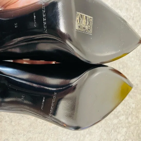 Brand new BURBERRY black pumps! Size 39 never worn. - Picture 4 of 6